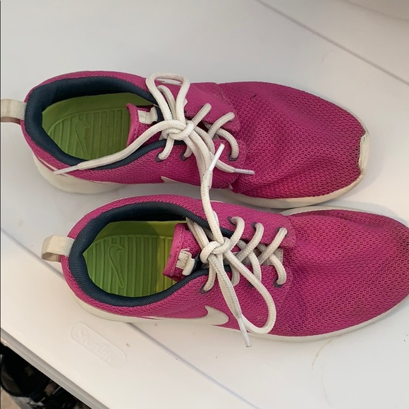 Women’s Nike Roshe Run sneakers - Picture 4 of 4